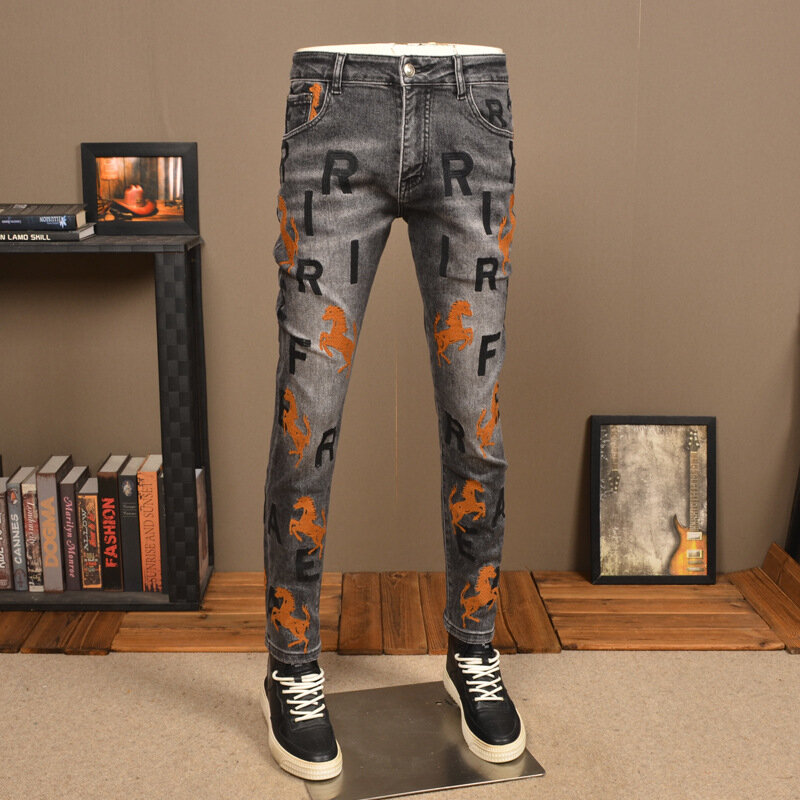 Новинка 2024, высококачественные мужские джинсы с вышивкой, модные брендовые Стрейчевые облегающие повседневные уличные Черные Серые джинсовые брюки в стиле ретро