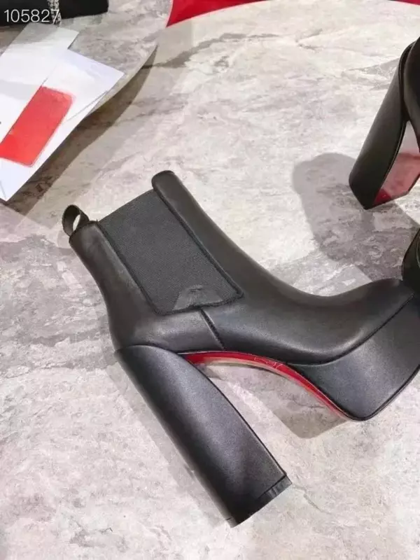 รองเท้าส้นสูงคริสตัลหรูหราสำหรับสตรีพื้นรองเท้าสีแดงแวววาวดีไซน์คลาสสิกรองเท้าบูทส้นสูง13ซม. จากนักออกแบบย้อนยุค