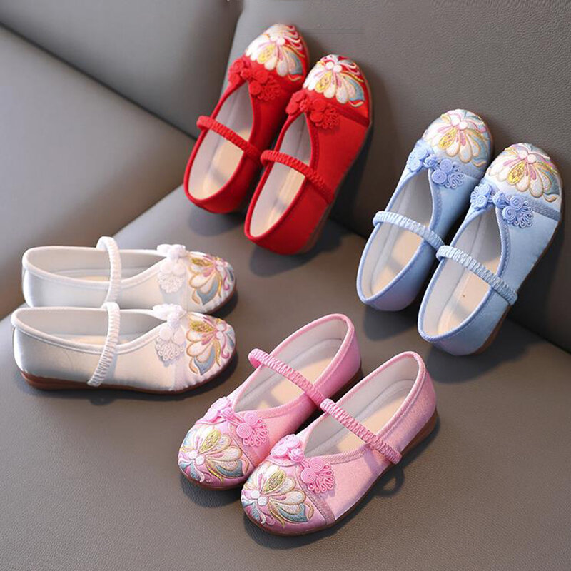 Sepatu Anak-anak Bordir Buatan Tangan Baru Sepatu Permukaan Kain Gaya Tiongkok untuk Anak Perempuan Sepatu Hanfu Pola Bunga Tradisional Elegan