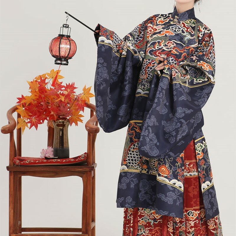 Ming-Made gaun panjang kerah tegak pria dan wanita jubah leher bulat pasangan gaun emas anyaman Hanfu