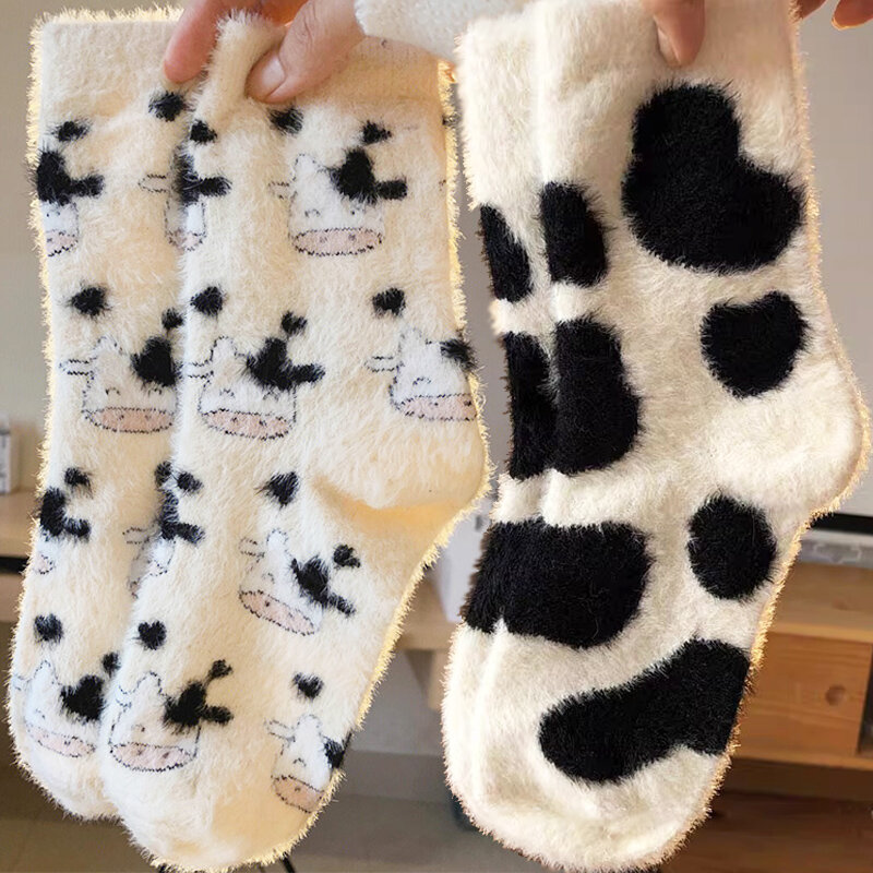 Lovely Cow Pattern Fuzzy Crew Socks, Milk Spotted, Plush, Espessado, Macio, Confortável, Mid Tube, Quente, Outono, Inverno, 2 Pares