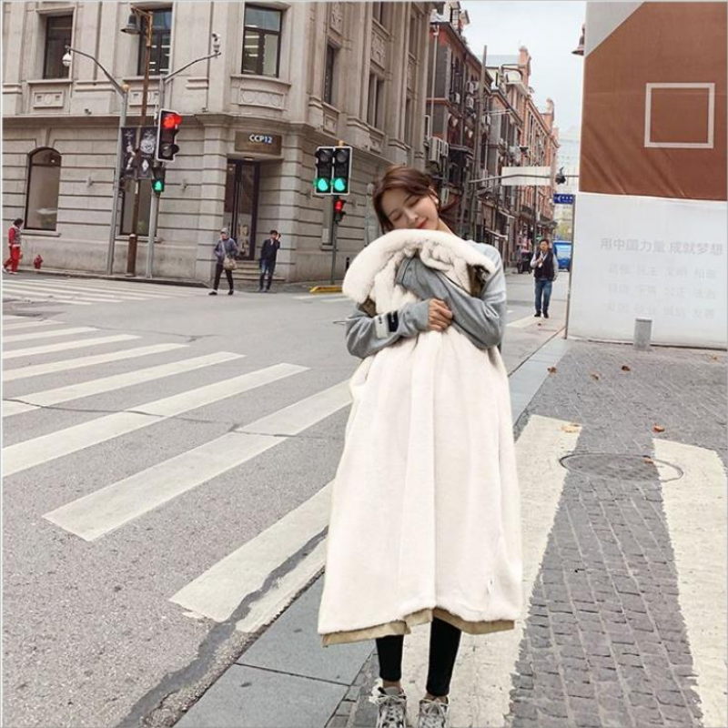 Elegant winter thickened long trench coat for women Faux fur collar parka with belt imitation wool lined thermal coat for women