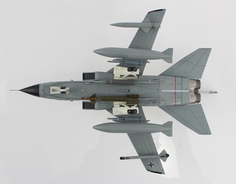 Modèle de produit fini en alliage allemand, Tornado IDS Jeans Jet 43 + 42, aile de balayage mobile, HA6717, 1/72