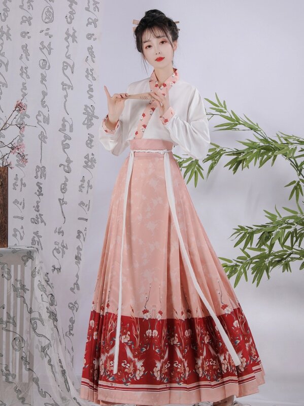 Hanfu กระโปรงหน้าม้าผู้หญิงฤดูใบไม้ร่วงแบบจีนโบราณราชวงศ์จีนทอผ้าทอง Hanfu กระโปรงจีบสีชมพูใส่ได้ทุกวัน