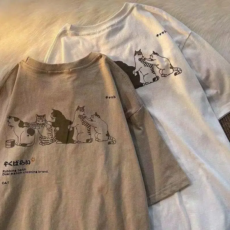 Kaus Lengan Pendek Segar Kecil Jepang Musim Panas Kaus Pasangan Pria dan Wanita Merek Retro Kartun Kucing Cetak Kaus Setengah Lengan