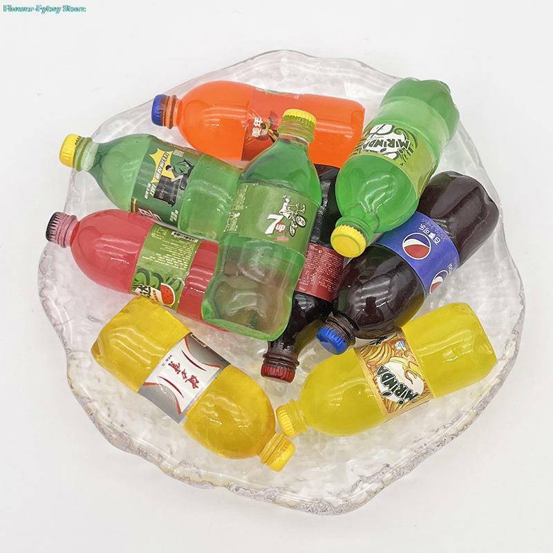 Mini botella para decoración de casa de muñecas, accesorios de escena de tiro, entrega aleatoria de varios estilos, 5 piezas
