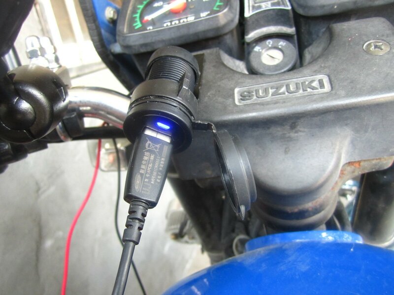 オートバイ用防水USB充電器,スペアアクセサリー,プロのプラスチック製アダプター,電話の交換,DC 12v