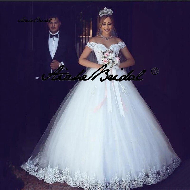 Biała koronka w kolorze kości słoniowej suknia balowa z aplikacjami tanie Off The Shoulder krótkie rękawy suknia ślubna suknie ślubne
