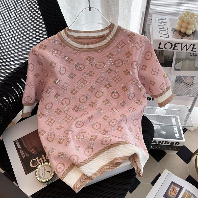 Nowe 2024 letnie damskie z krótkim rękawem modne dzianinowe brokatowe kamienie Tshirt Femme Vintage luksusowy projektant wąskie koszulka rekreacyjna topy