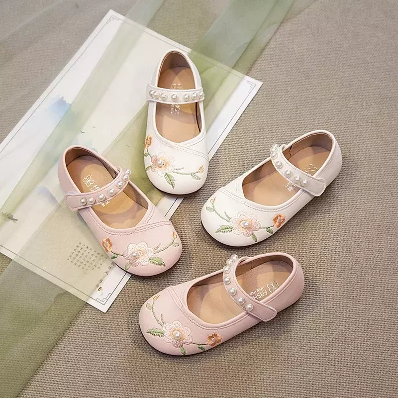 Zapatos de cuero clásicos bordados chinos para niñas, zapatos de princesa dulce para niños, fiesta, boda, espectáculo de flores con perla Simple
