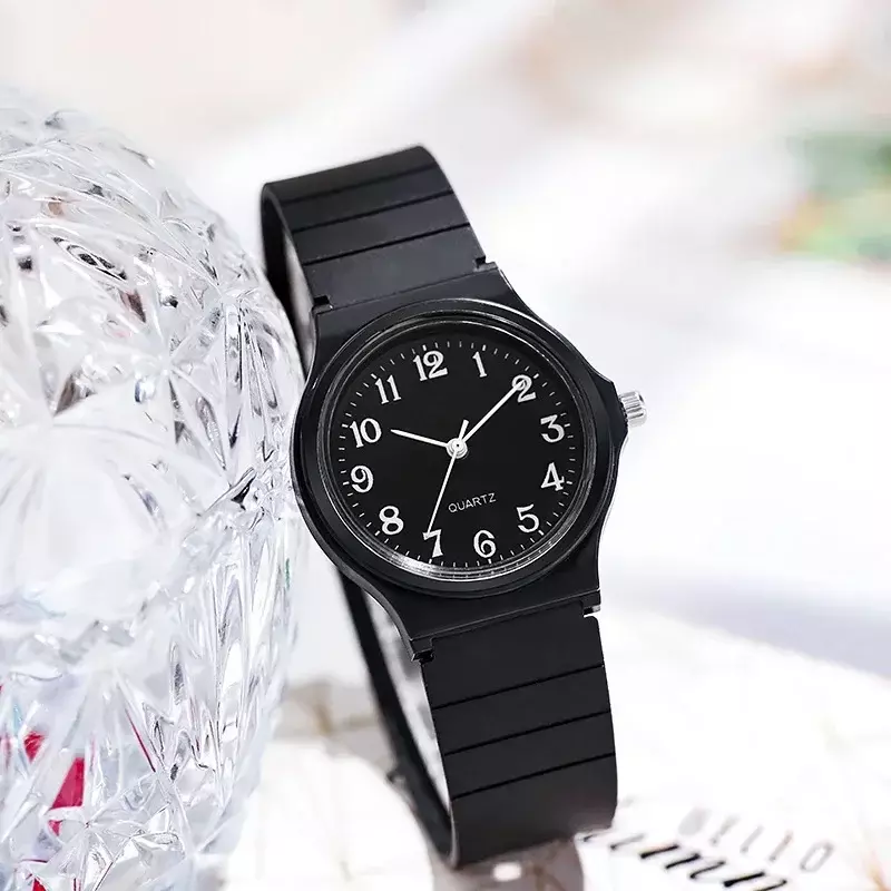 Jam tangan anak hitam bertali silikon lembut, 1 buah jam tangan gelang kecil remaja laki-laki perempuan uniseks anak-anak
