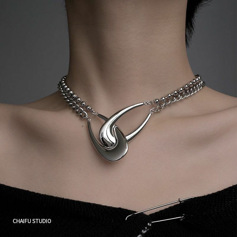 Double ring interlocking necklace with a sense of luxury  Instagram style European and American new cool style hip-hop
