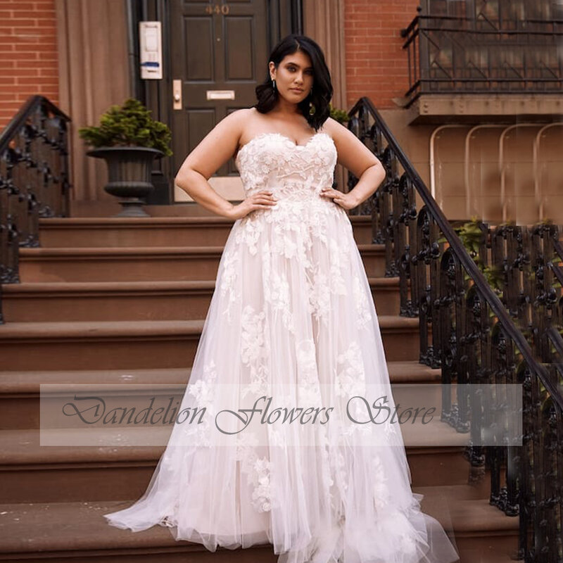 Strapless Plus Size Wedding Dresses Elegant Sleeveless A-Line Bridal Gowns Tulle With Lace Applique Sweep Train Robe De Mariée