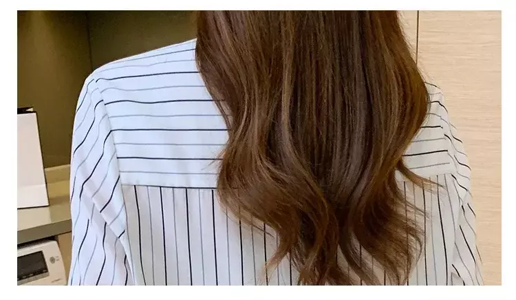 Camisa de satén de manga larga para mujer, blusa informal a rayas con botones y cuello redondo para verano