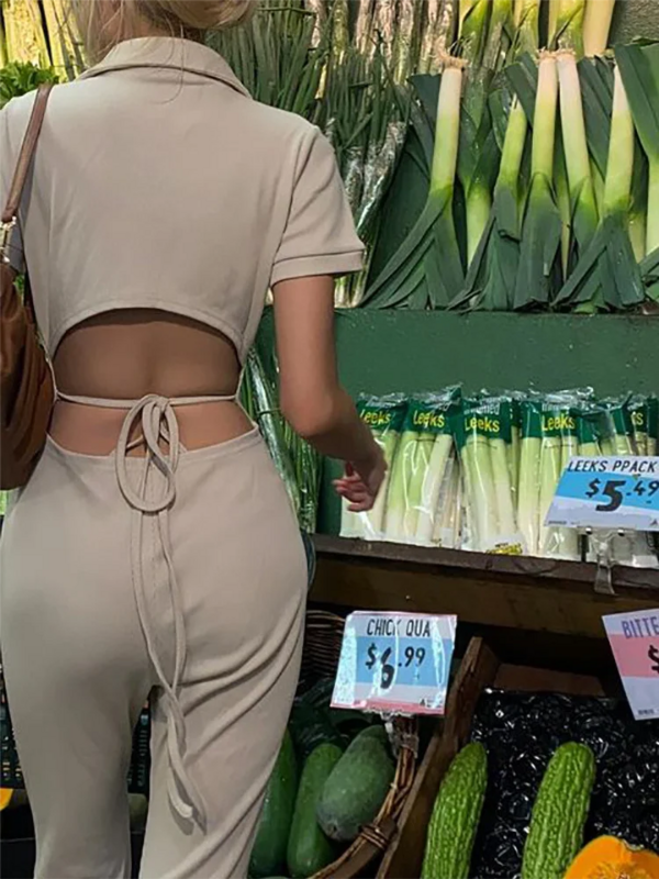 Absobe จั๊มสูทกระดุมคอเสื้อโปโลผู้หญิงแบบเปิดหลัง, เสื้อลำลองกางเกงผ้าบางกางเกงปลายบานกางเกงรอมเปอร์เดินทาง2024สตรีทแวร์