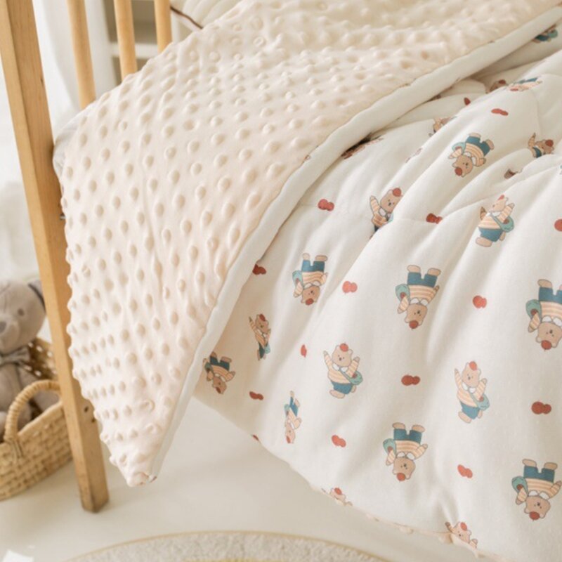 Двухслойное детское одеяло остается теплым и уютным, стильный подарок для мальчиков и девочек