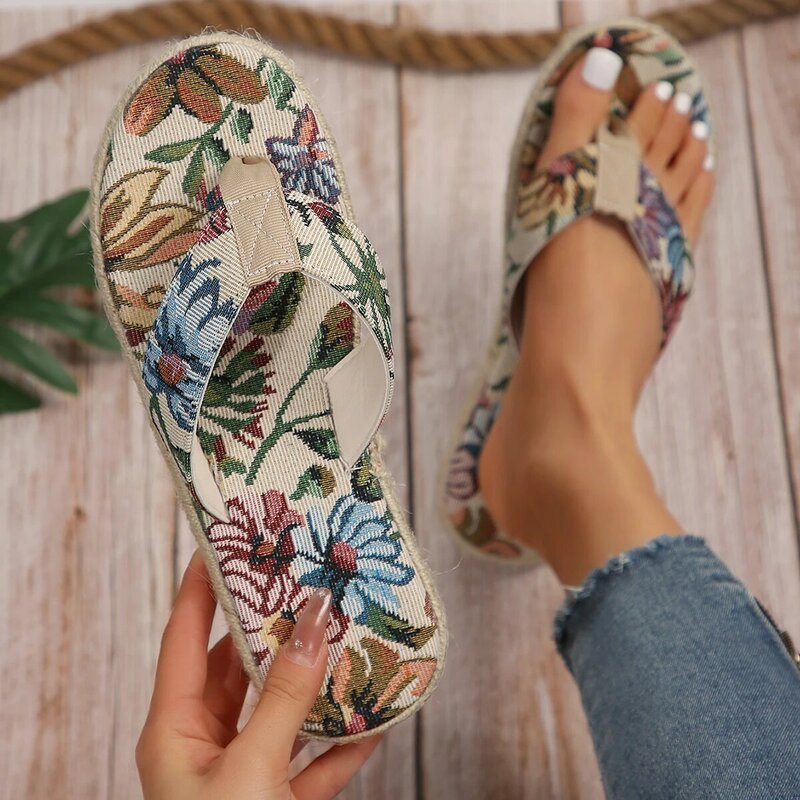 Pantofole da donna 2024 sandali piatti estivi infradito suola intrecciata in erba appartamenti Casual comodi scivoli per la casa pantofole da spiaggia da donna