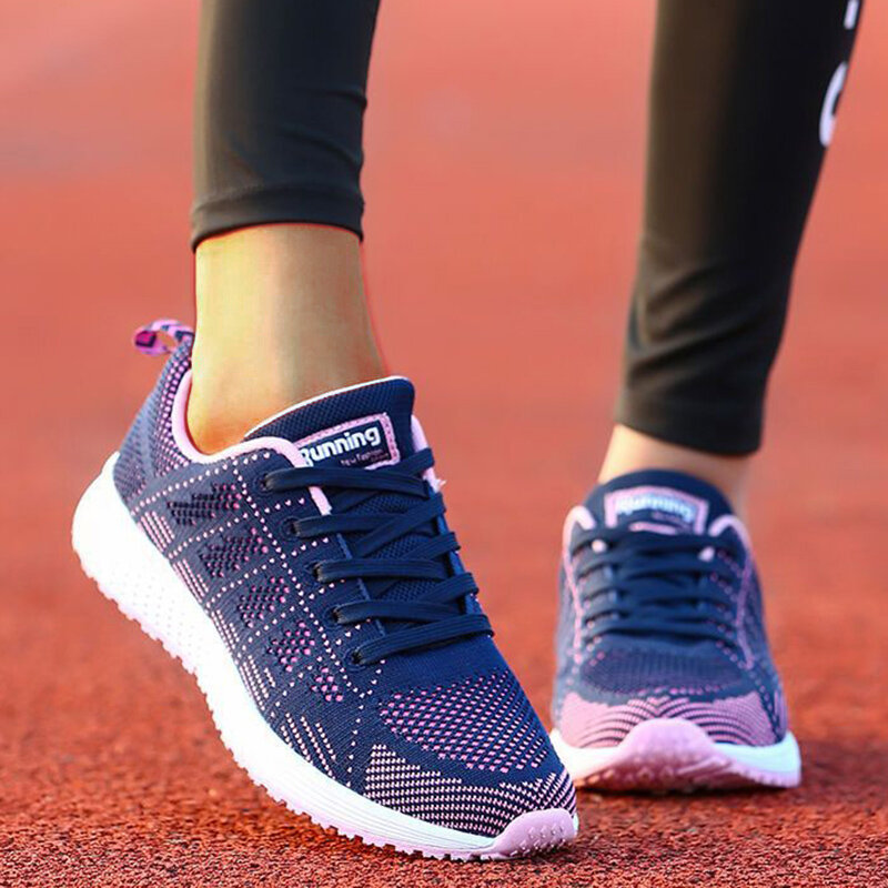 Sepatu wanita bernapas, Sneaker Jalan warna Solid baru 2024, kain jala bertali, alas kaki perempuan