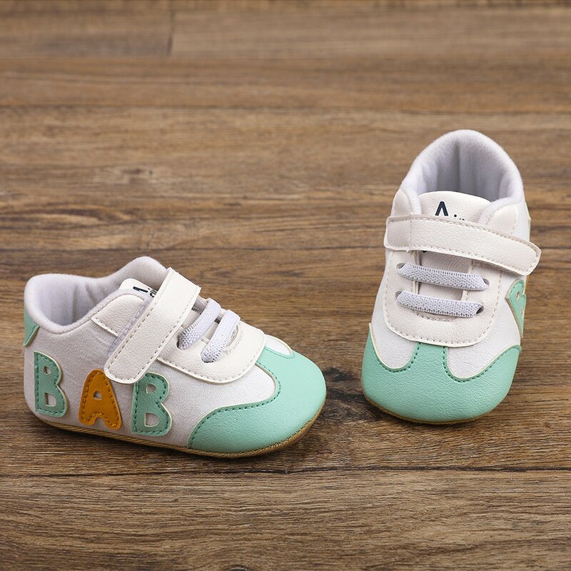 Zapatos informales antideslizantes para caminar para bebé, zapatillas de estilo deportivo Retro, diseño de empalme, suela suave, moda de primavera y verano