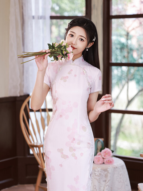 สไตล์จีนพิมพ์สีชมพู Mandarin Collar ลูกปัดลูกไม้ Qipao ผู้หญิง Vintage Classic แยก Cheongsam