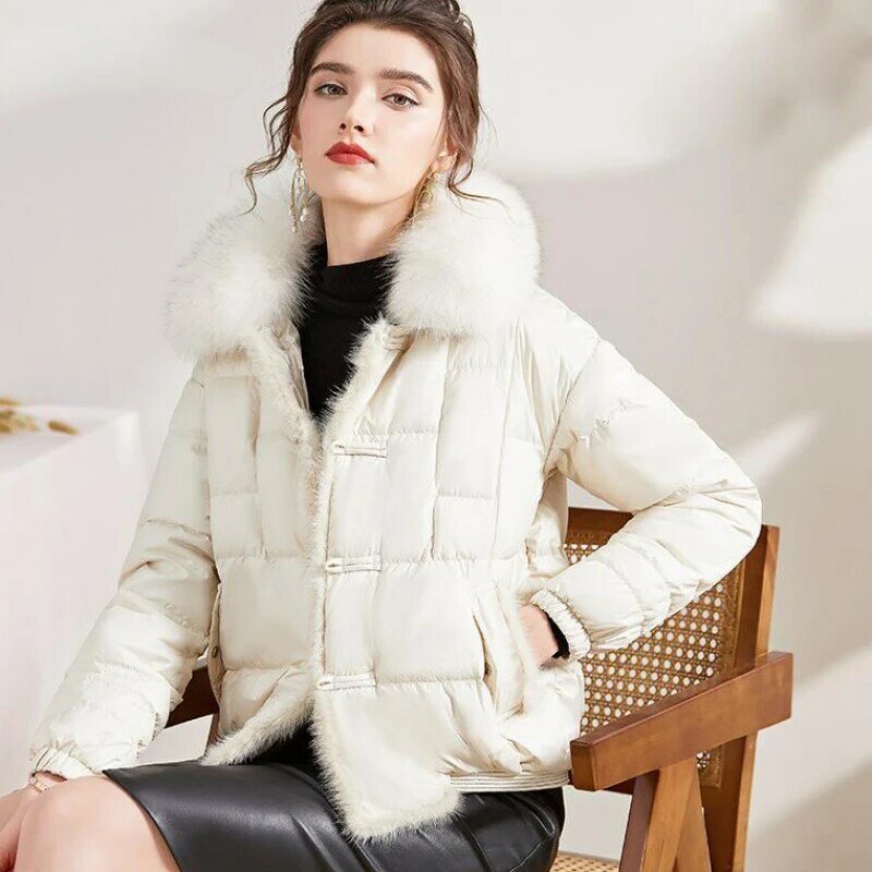 女性のための本物のキツネの毛皮の襟が付いたダックダウンジャケット、短い暖かいフグのコート、十分なヴィンテージのパーカー、女性の冬のコート、90% の白