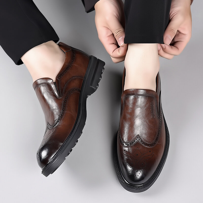 Sepatu pantofel pria, SNEAKER KULIT gaya Eropa dan Amerika ujung lancip kasual klasik untuk pernikahan Oxfords untuk lelaki
