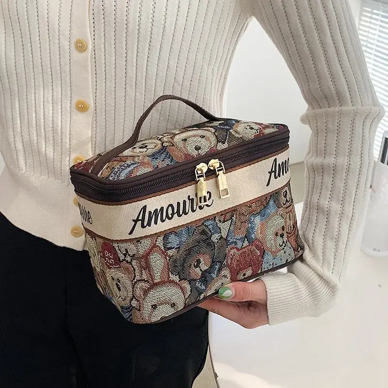 Cute Cartoon Bear Cosmetic Bag Casual borsa da viaggio portatile di grande capacità borse da viaggio per le donne Make Up Box