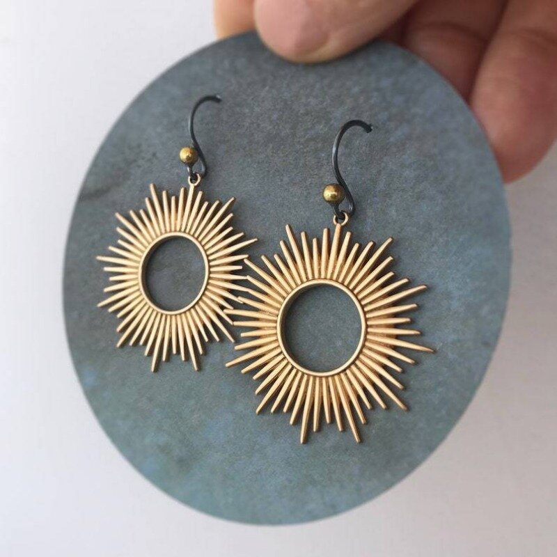 Fashion Originality Exaggerated Gold Color Hollowed Sun Shape Pinion Earrings High Quality Individualistic Accessories Jewelry