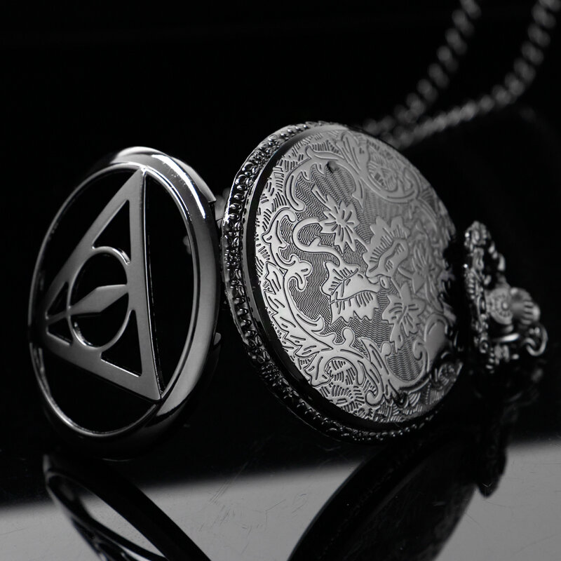 Retro czarny trójkąt z ażurową dekoracją kwarcowy zegarek kieszonkowy klasyczny mężczyzna kobiet naszyjnik wisiorek zegarek Fob prezenty dla mężczyzn dzieci