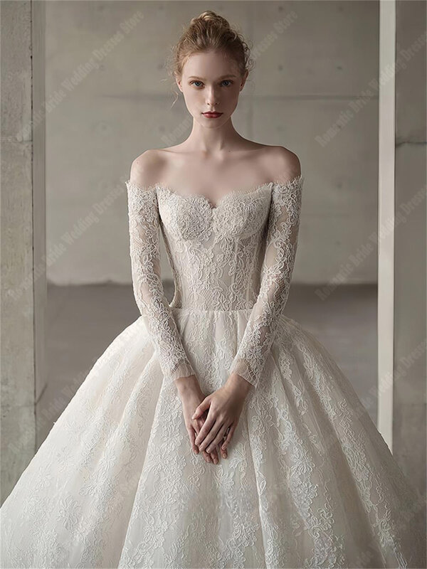 Gaun pernikahan berbulu lengan panjang gaun pengantin renda bahu terbuka applique rok istana ekstra besar Hem gaun pengantin disesuaikan untuk wanita