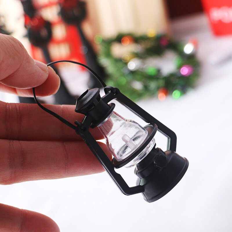 1PC 1:12 lanterna a cherosene in miniatura accessori per mobili per casa delle bambole Mini ornamenti per Scene del soggiorno giocattoli per bambini regali