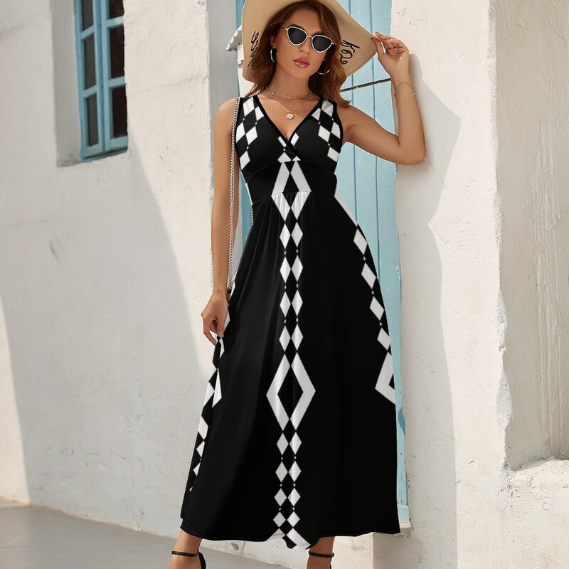 Черно-белое платье без рукавов в стиле ретро 1960-х годов длинное платье