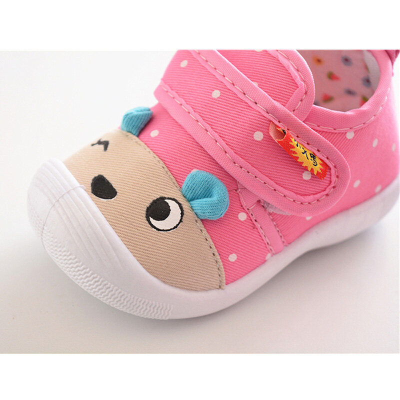 Zapatos antideslizantes de dibujos animados para niños y niñas, zapatillas chirriantes de suela suave, zapatos de bebé