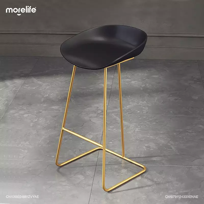 Kreatywny nowoczesny stołek kasjerski z wysokimi nóżkami Nowe skandynawskie krzesła barowe z żelaza Stołki na ladę Minimalistyczne meble stołków barowych do kawiarni hotelowej