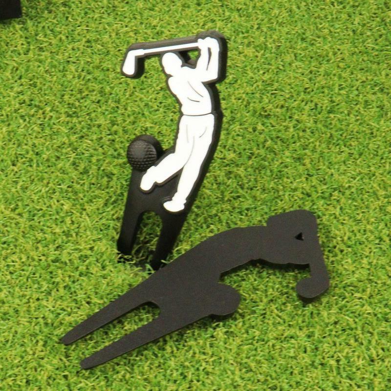 Golf Divot Tool Metal Green Tool strumento creativo per la riparazione dell'indicatore della pallina da Golf strumento verde in metallo accessori da Golf portatili perfetti per