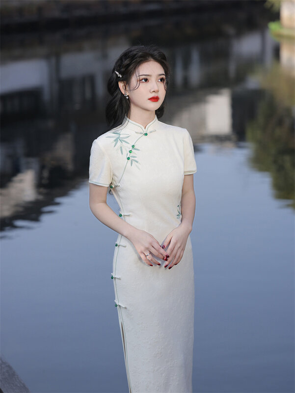 Vestido fino dividido de qipao feminino, vestido elegante, cheongsam bordado longo, roupa diária, estilo chinês, festa à noite, sexy, novo