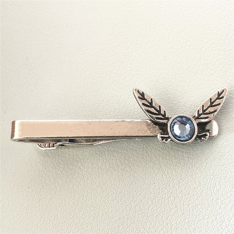 JYYH Legend klasyczne gry zręcznościowe spinki do krawatów moda złote skrzydła śliczny motyl Hailia tarcza biżuteria metalowa małe akcesoria człowiek