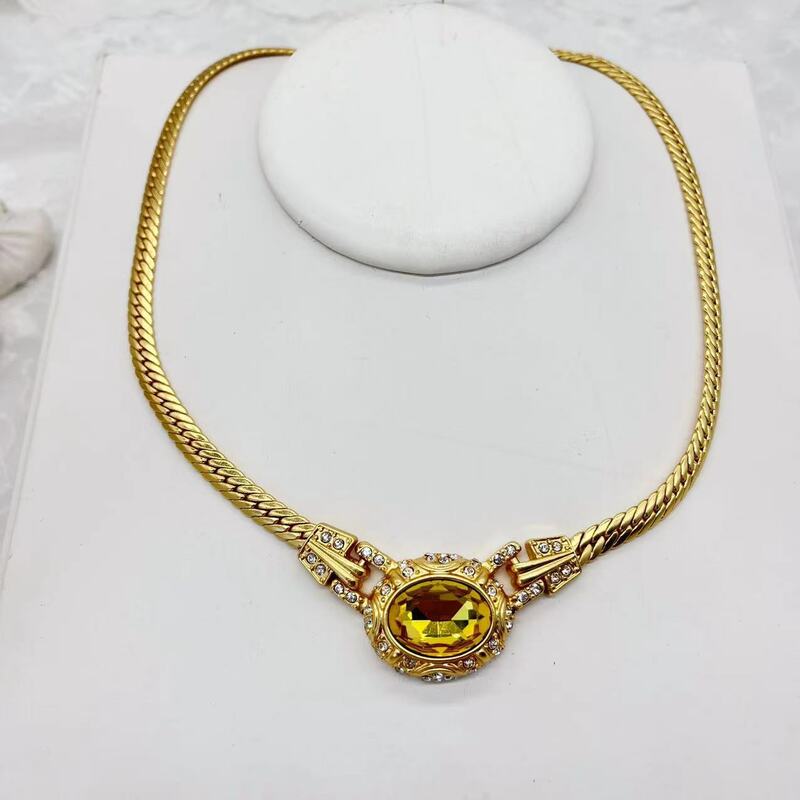 Ожерелье и серьги в винтажном дворцовом стиле с золотистой змеей