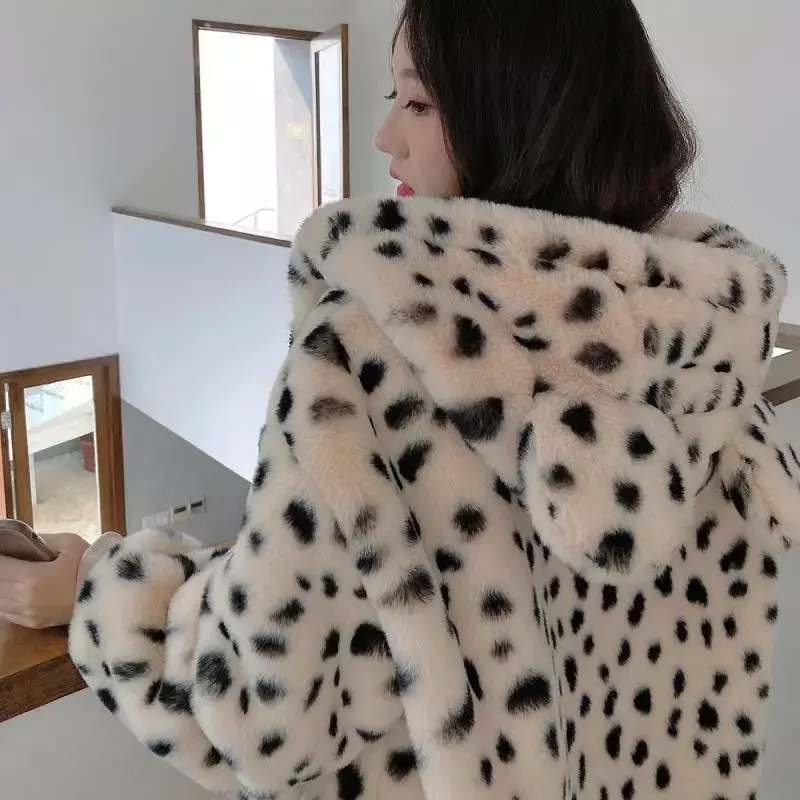 Mantel bertudung untuk wanita, jaket Luaran bulu palsu motif macan tutul, jaket musim dingin imut manis lembut tebal hangat 2024 untuk wanita