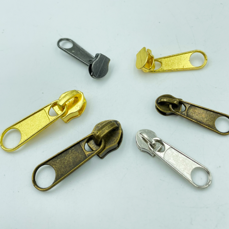 2024-PR126 Iron tooth zipper puller luggage accessories webbing slider without lock