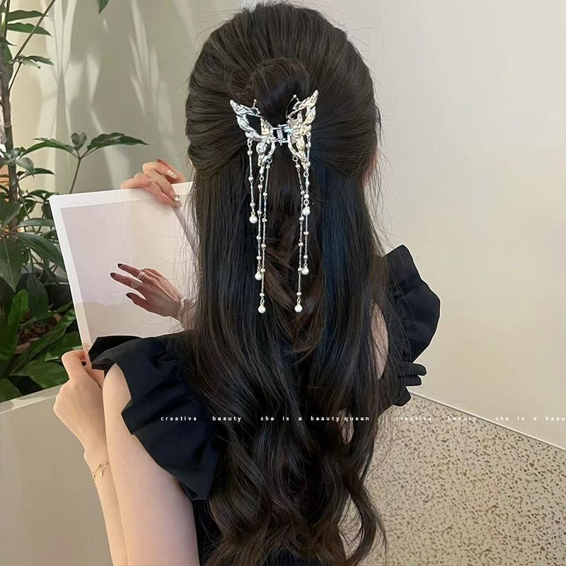 2024 neue flüssige Metall Schmetterling Quaste Perle Grab Clip für Frauen Haars pange, halb gebunden Pferdes chwanz Hai Clip