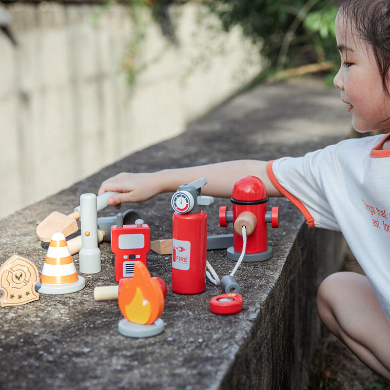 Strażak zestaw do zabawy w odgrywanie ról kostium Cosplay stylizowane na drewno zabawki chłopcy dziewczęta interaktywne gry dzień dziecka prezenty drewniane zabawki dla dzieci