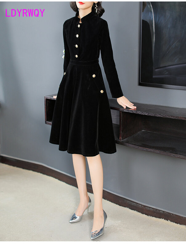 Gaun beludru kerah kancing Vintage tipis hitam, gaya Hepburn Eropa dan Amerika baru musim gugur dan musim dingin