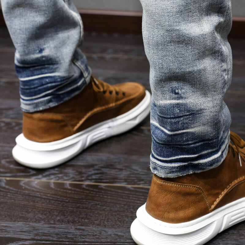 Włoski styl modne dżinsy męskie światło Retro niebieski rozciągliwe dopasowanie pasuje do porwane jeansy mężczyzn guziki latają Vintage designerskie spodnie dżinsowe