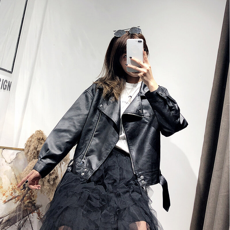 Весенняя женская мотоциклетная куртка из искусственной кожи, Женская однотонная куртка с ремнем, свободная повседневная куртка в стиле бойфренд, 2023
