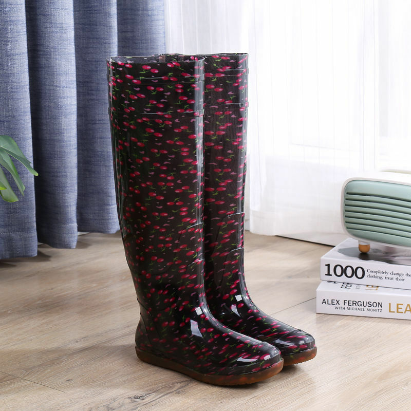 Sepatu Bot Hujan PVC Setinggi Lutut Wanita Sepatu Bot Air Gambar Cetak Ceri Kamuflase Sepatu Bot Pancing Wanita Antiselip Tahan Aus