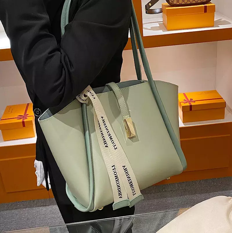 Große Frauen große Kapazität 2024 neue vielseitige Single Shoulder Bag Klasse Pendler tasche
