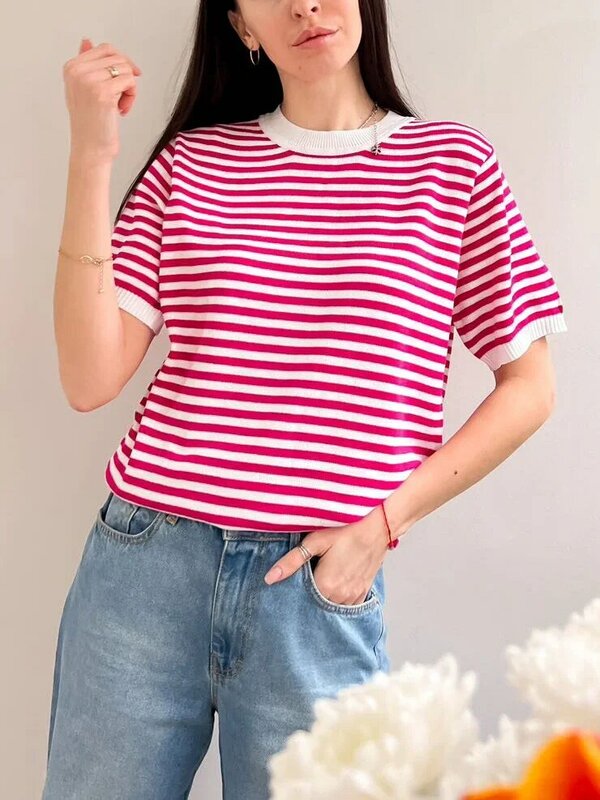 T-shirt listrada tricotada básica para mulheres, macio com o pescoço, manga curta, top de malha, malha coreana, t-shirt fit, verão, 2022