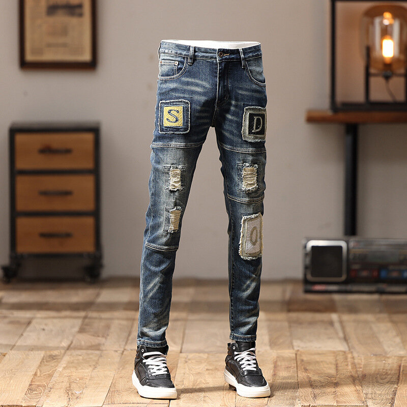Jeans bordir pria, celana panjang motor jalanan kepribadian kaki lurus ringan Slim Fit Retro trendi perca jahitan