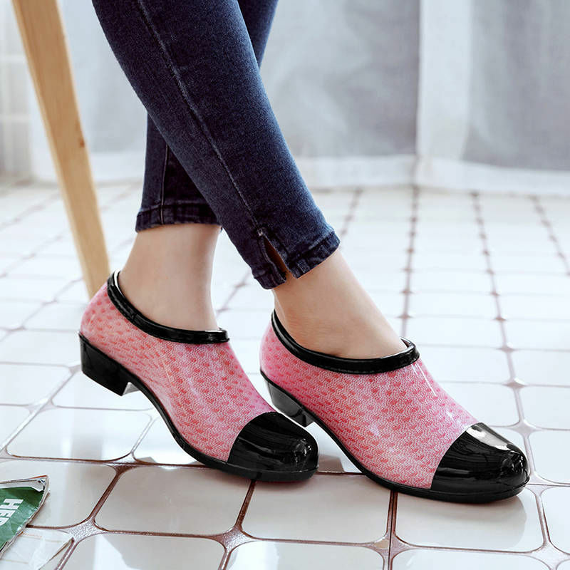 Sepatu Hujan Mulut Dangkal Sepatu Hujan Wanita Sepatu Bot Pendek Sepatu Karet Tahan Aus Anti-selip Sepatu Kerja Dapur Penutup Cangkul